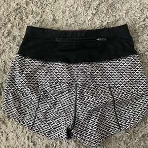 cute black and white HIGHWAISTED lulu shorts!!